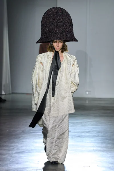 Look 3
